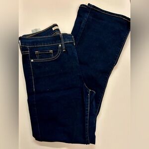 Shaping bootcut Levi’s jeans blue